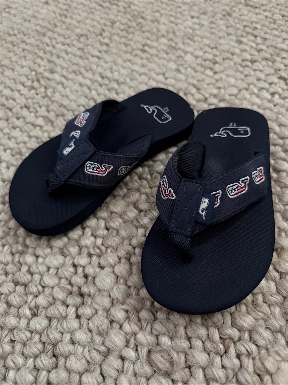 Vineyard Vines little Kids Navy Flip Flop Sandals with Whale Embroidery size 12